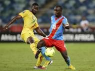 Mali's Mahamadou Samassa (L) vies with DR Congo's Alain Kaluyituka in Durban on January 28, 2013